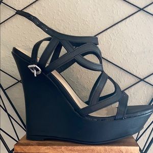 Black wedges